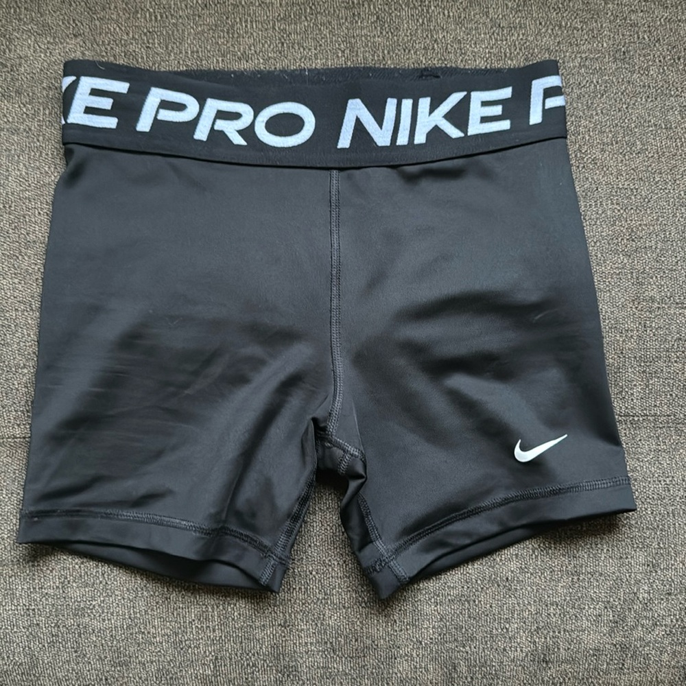 Girls Nike Pro biker shorts